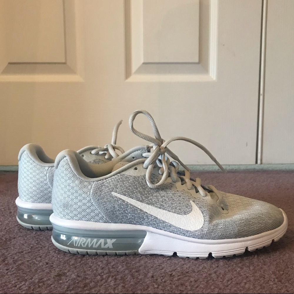 Womens Nike Air Max Sequent 2. Size 8. Gray/white